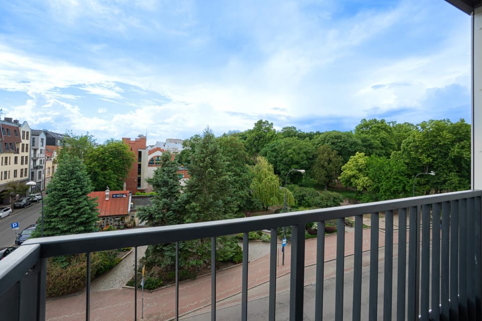 View (from property/room), Balcony/Terrace, City view