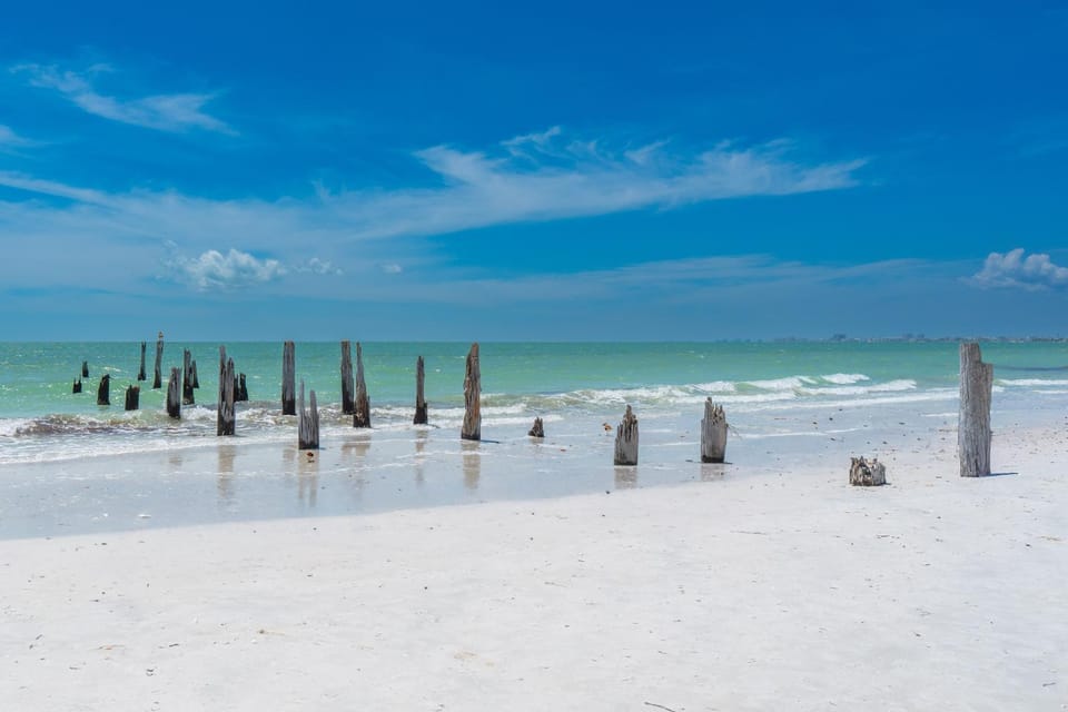 Hook Wine and Sinker by Sun Palace Vacations House in Estero Island