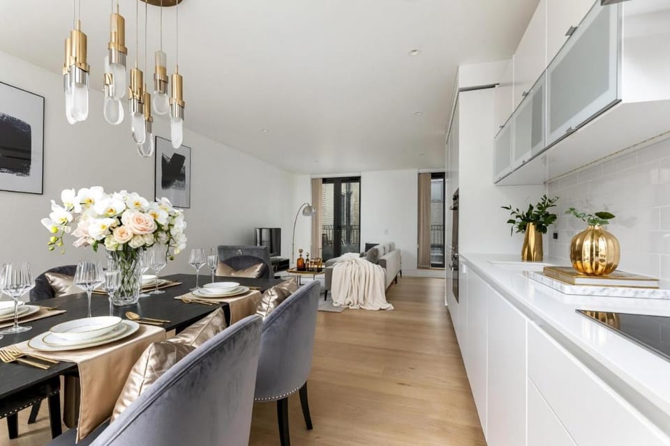 TV and multimedia, Kitchen or kitchenette, Living room, Seating area, Dining area, minibar, oven, stove