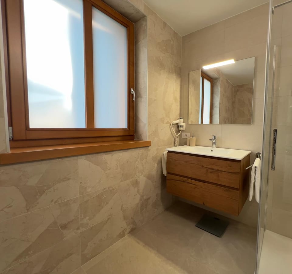 Shower, Bathroom, towels