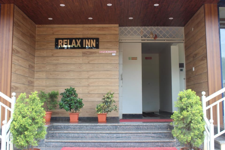 Property building, Facade/entrance, Day