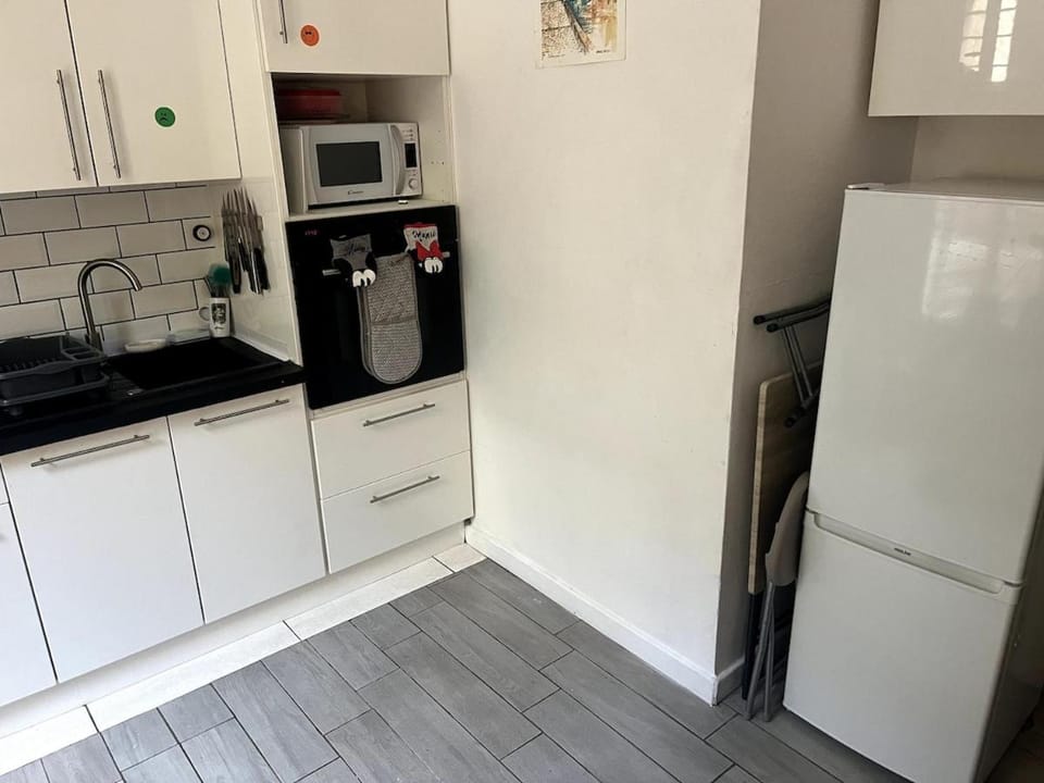 Sleeps 5 - Budget-Friendly Flat - Central and Cozy Apartment in Nice