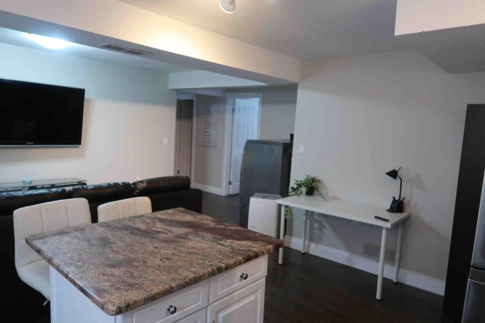 2 BD basement Apt - 15-20 Minutes to Niagara Falls,CA Apartment in Saint Catharines