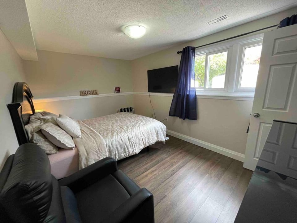 2 BD basement Apt - 15-20 Minutes to Niagara Falls,CA Apartment in Saint Catharines