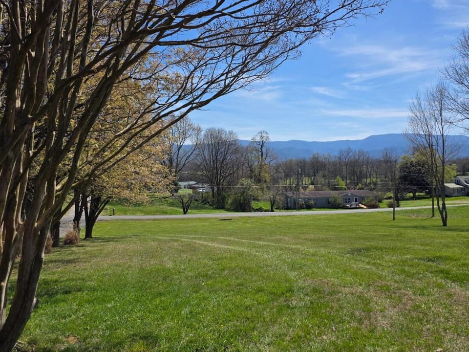 Large home in the country House in Cherokee Reservoir