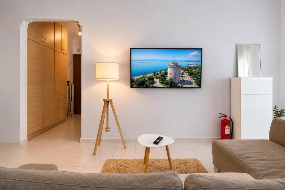 TV and multimedia, Living room, Evening entertainment