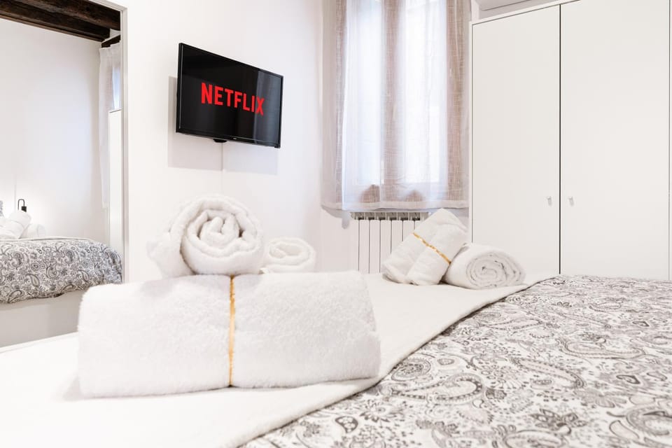 TV and multimedia, Bedroom, towels