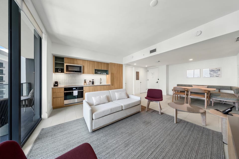 Kitchen or kitchenette, Living room, Seating area, Dining area