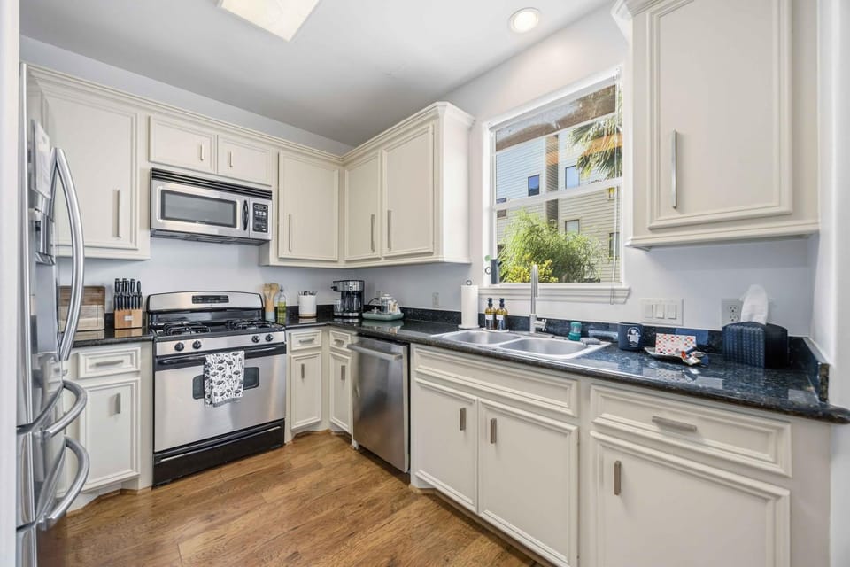 Kitchen or kitchenette, kitchen, kitchen