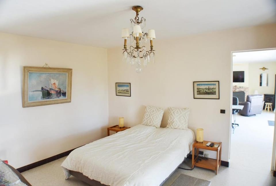 Bedroom, air conditioner