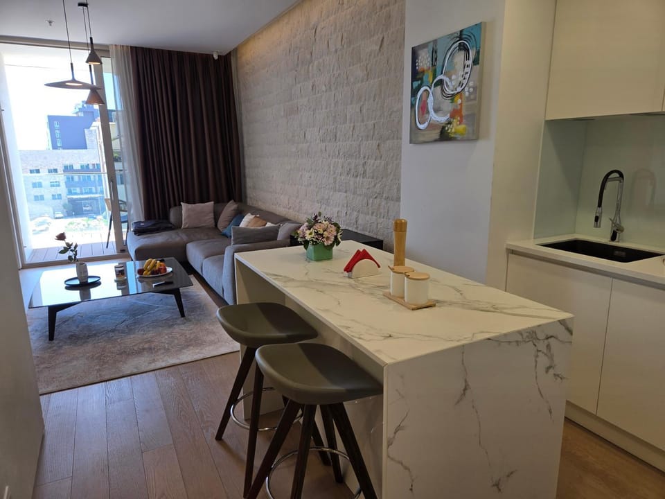 Kitchen or kitchenette, Living room, Seating area, Dining area