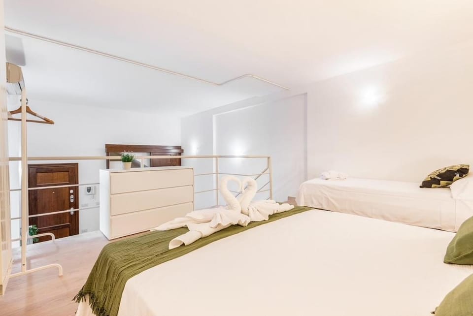 7Guest Duomo5Min walk-PRIVATE CINEMA PopCorn-Castle 6MIN- Air Cond Apartment in Milan