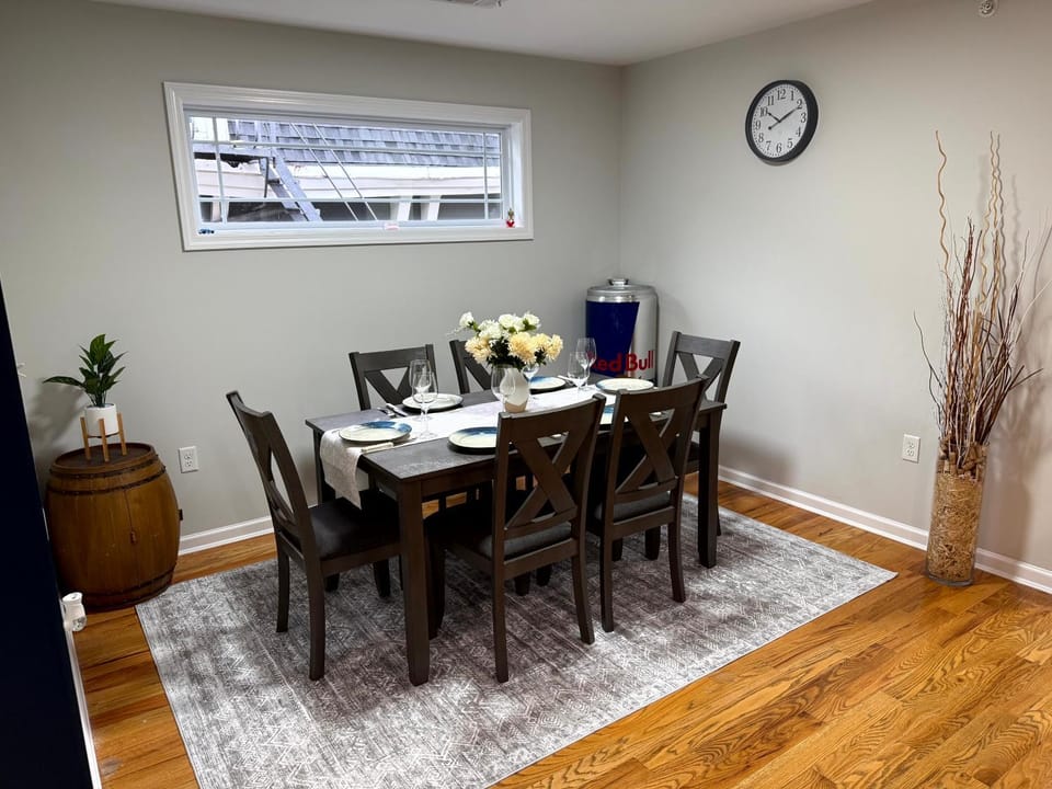 Seating area, Dining area