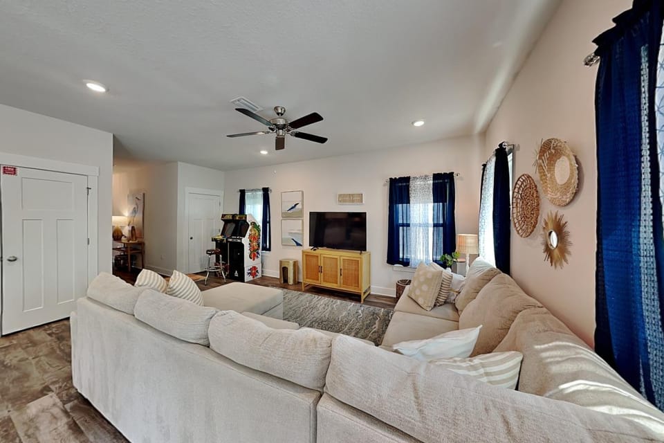 TV and multimedia, Living room, Seating area, furniture