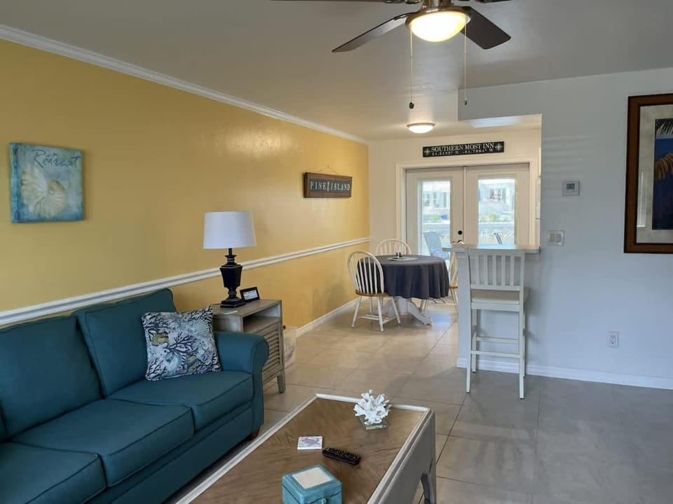 Canal Suite with Water views Apartment in St James City
