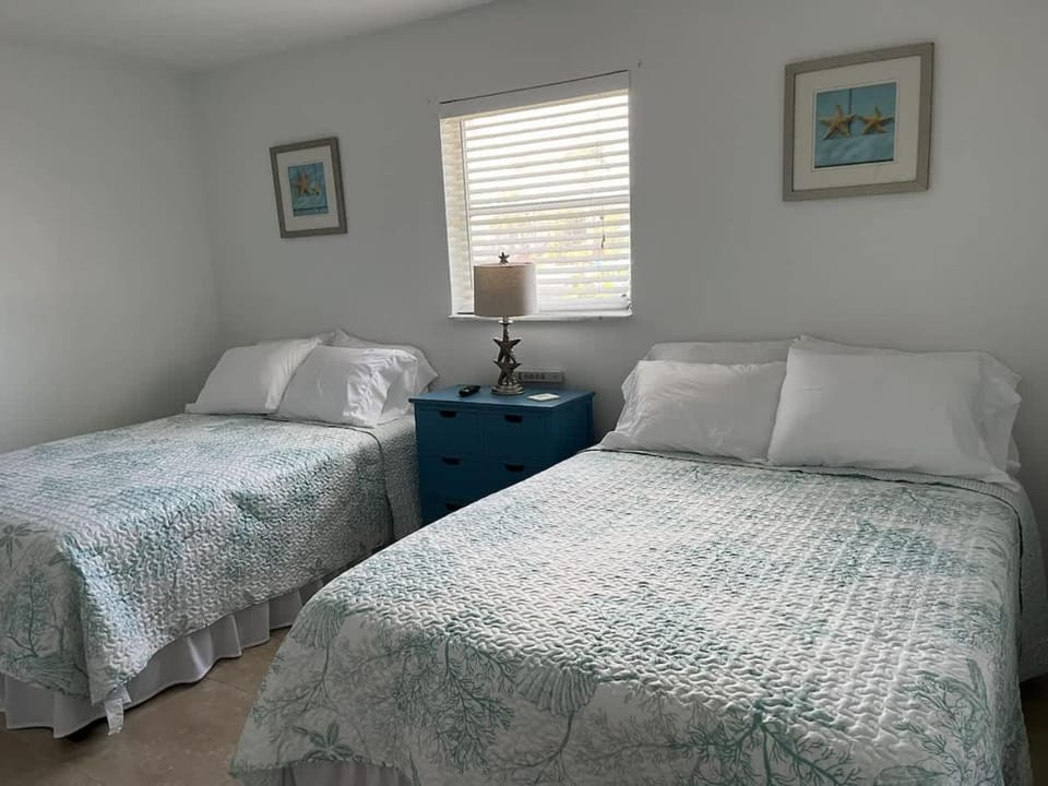 Canal Suite with Water views Apartment in St James City