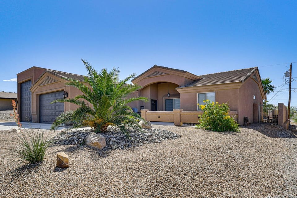 Hot Tub & 4 Mi to Boat Ramp! Lake Havasu Escape House in Lake Havasu City