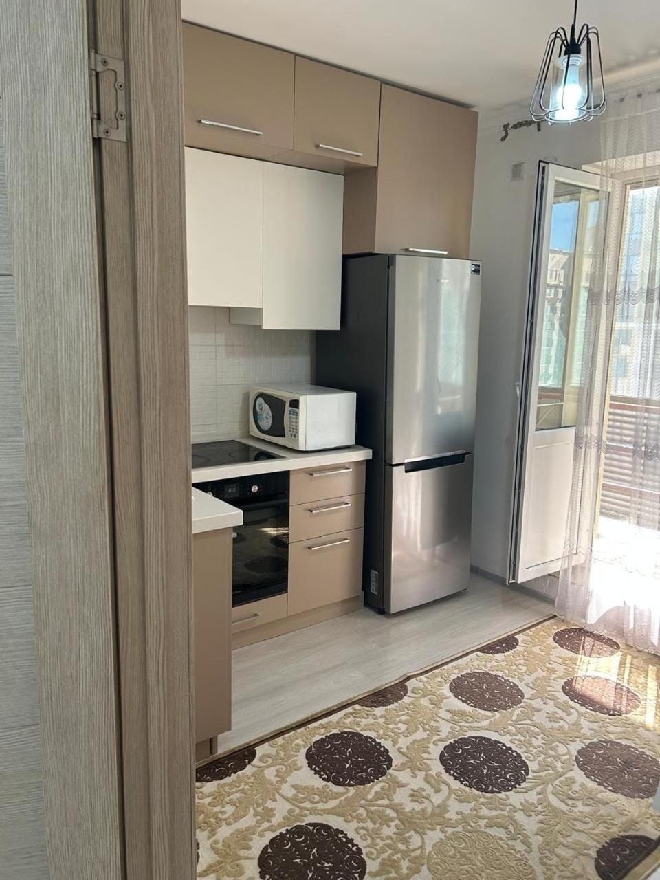Kitchen or kitchenette, microwave, minibar, stove