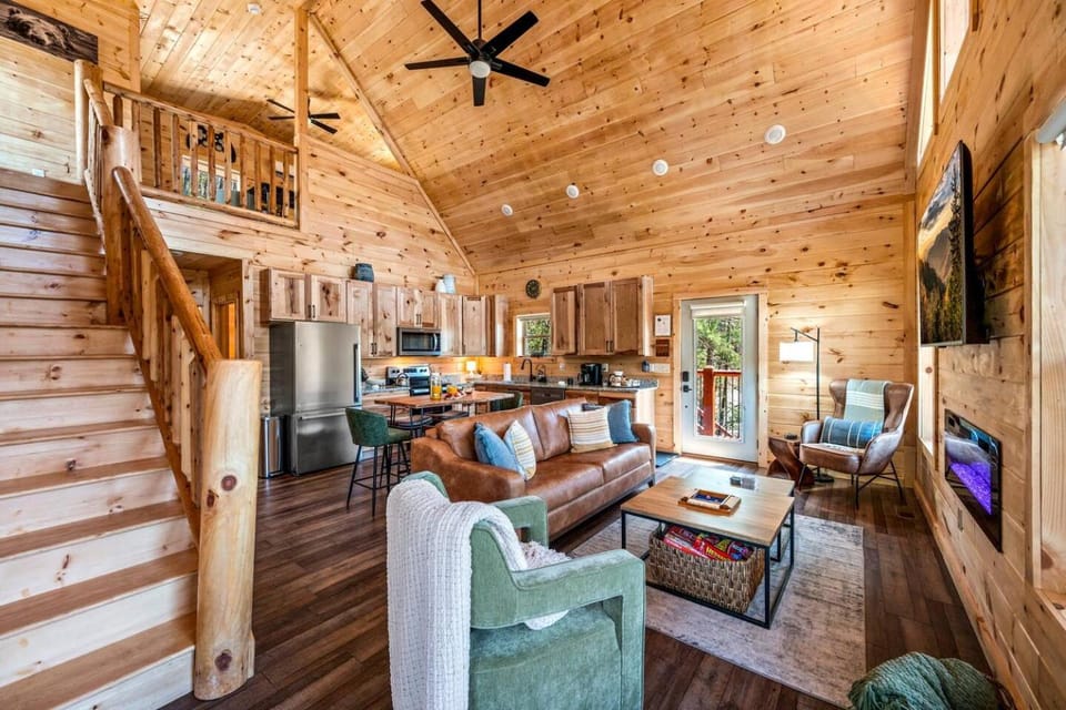 TV and multimedia, Living room, Seating area, fireplace