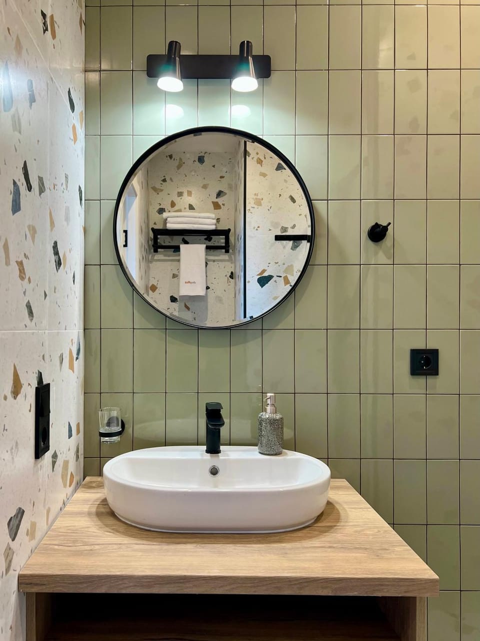 Метро Нивки Стильні Апартаменти - 15 хв до центру Apartment in Kiev City - Kyiv