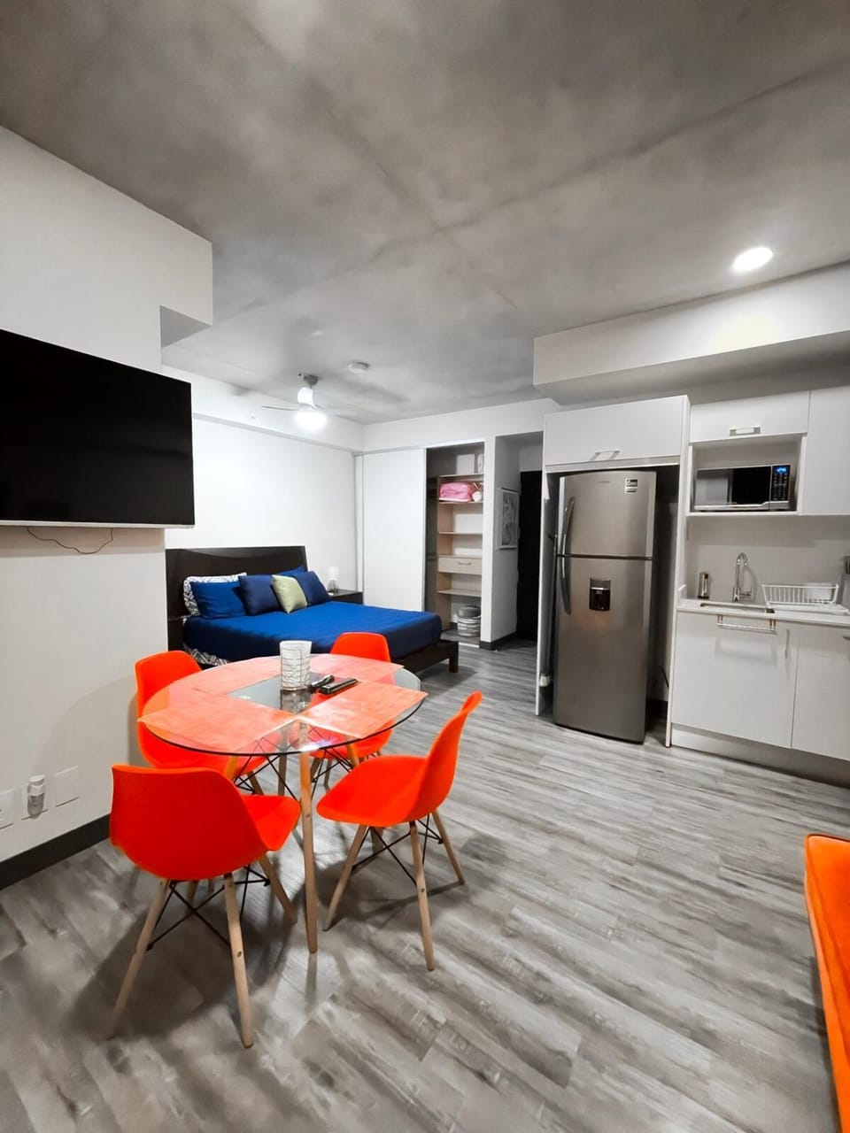 Living room, Dining area, pet friendly