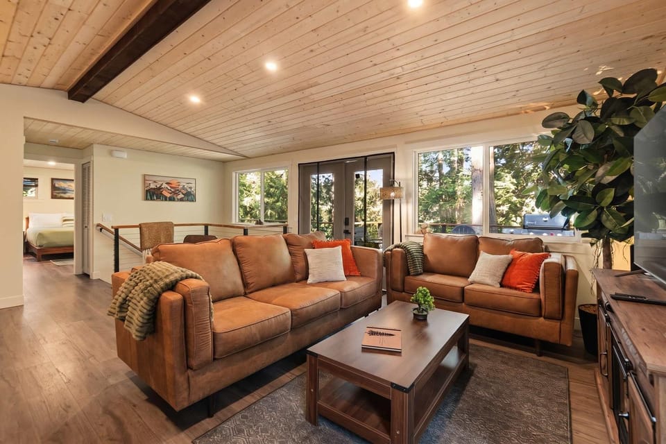 Fernwood Retreat Hot Tub Trails House in Sudden Valley