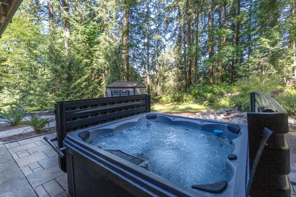Fernwood Retreat Hot Tub Trails House in Sudden Valley