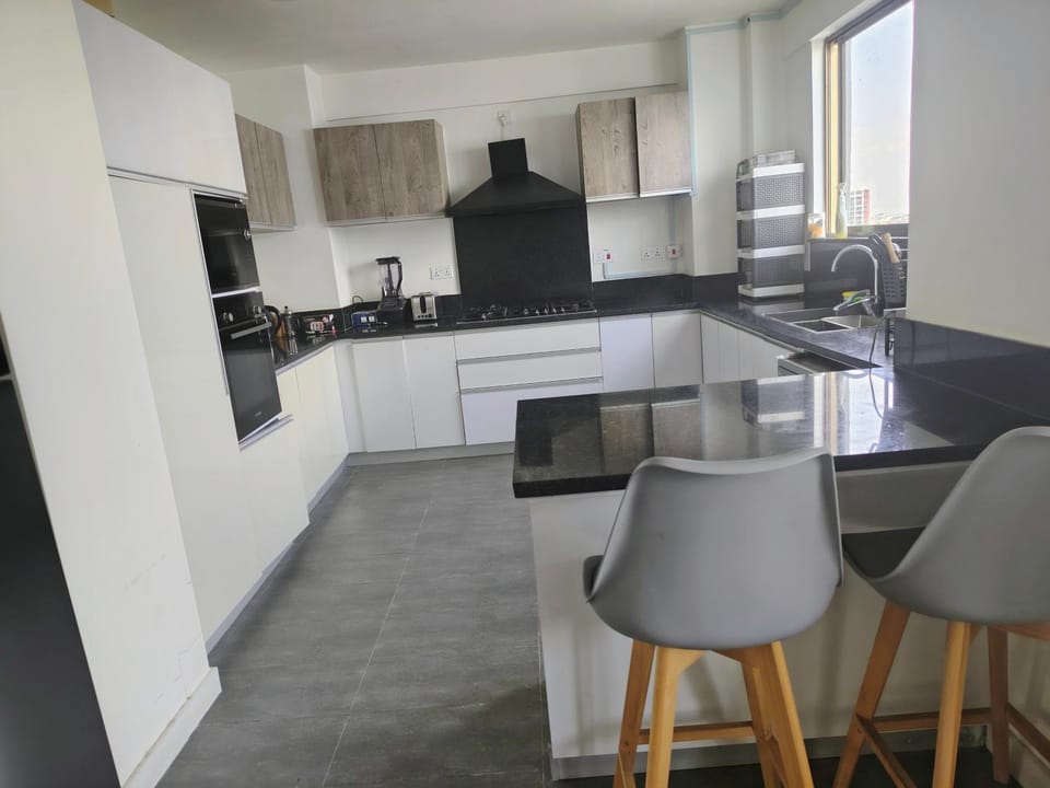 Kitchen or kitchenette, Dining area, stove