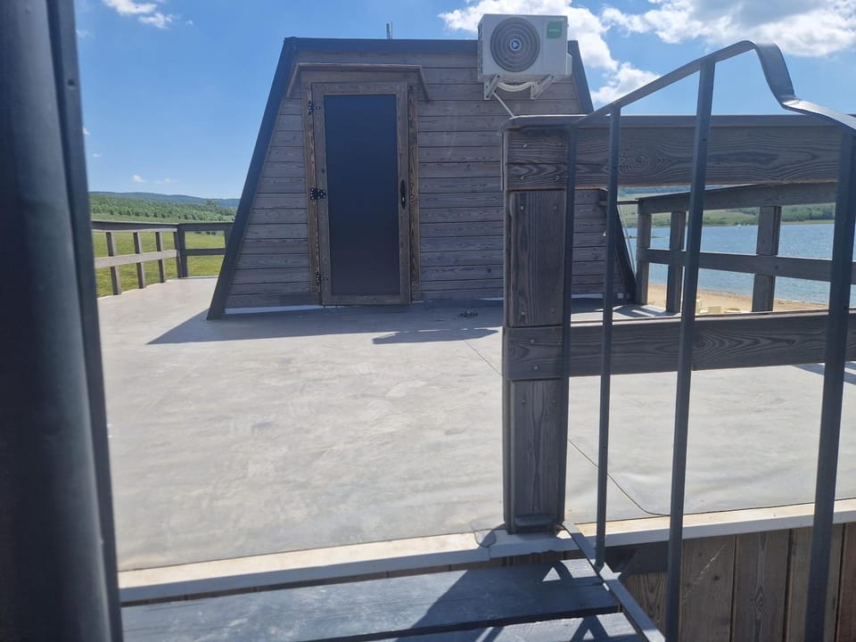 Rodinný 6 lůžkový pokoj s výhledem na Jezero Milada Ústí nad Labem Campground/ 
RV Resort in Czechia