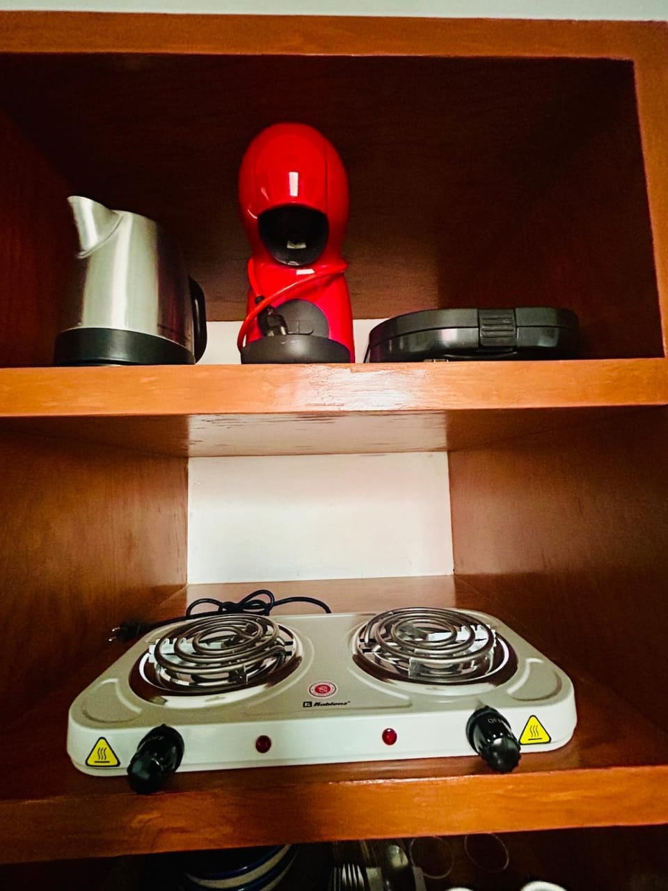 Coffee/tea facilities, stove