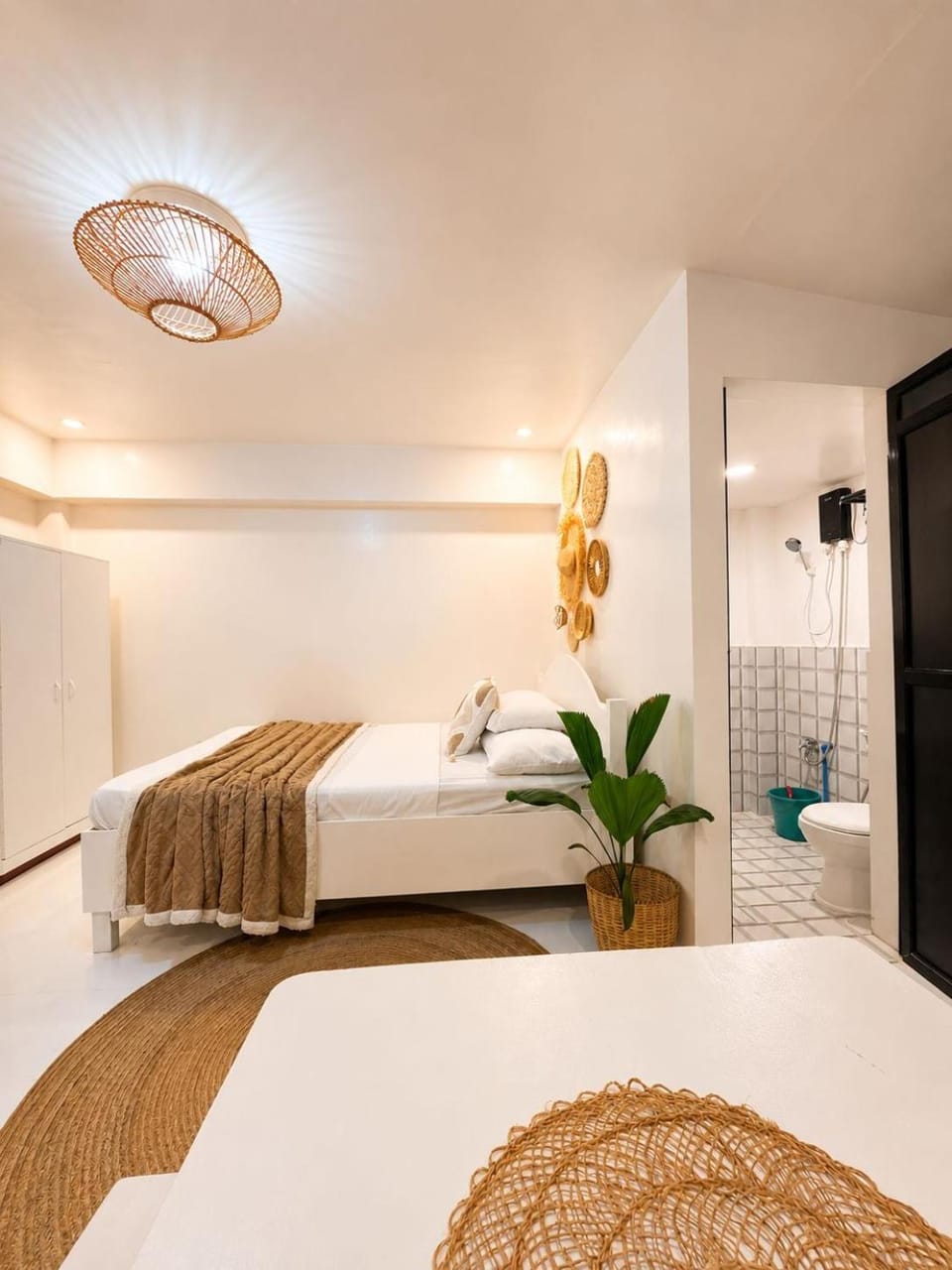 Photo of the whole room, Bedroom