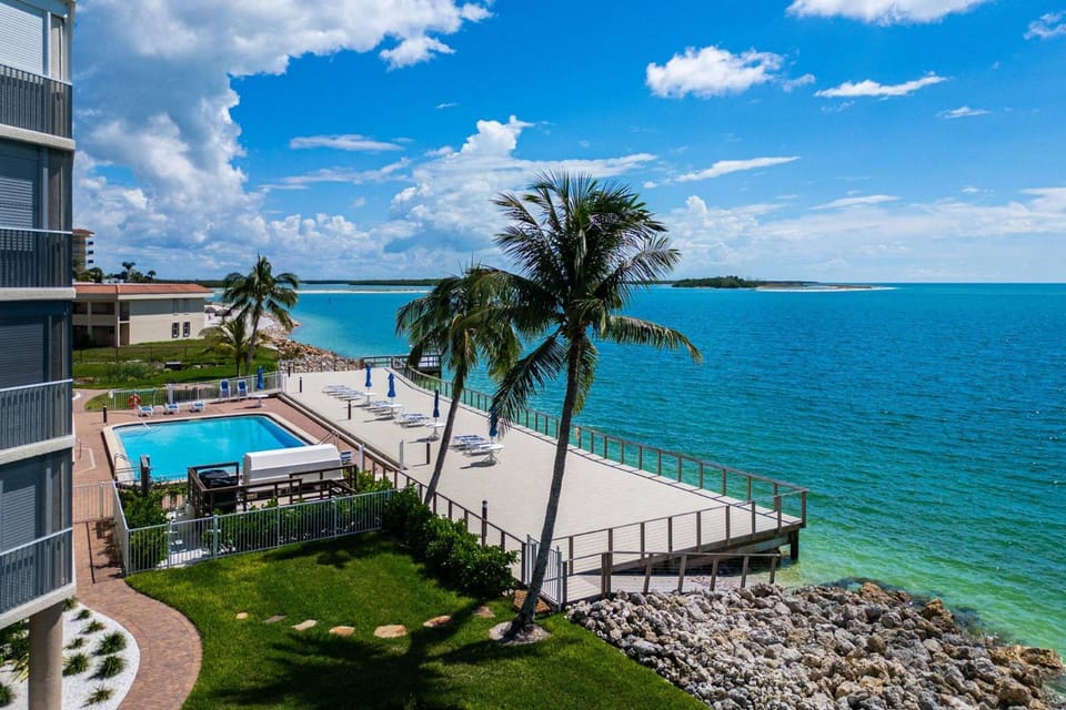 Mirage 605 House in Marco Island