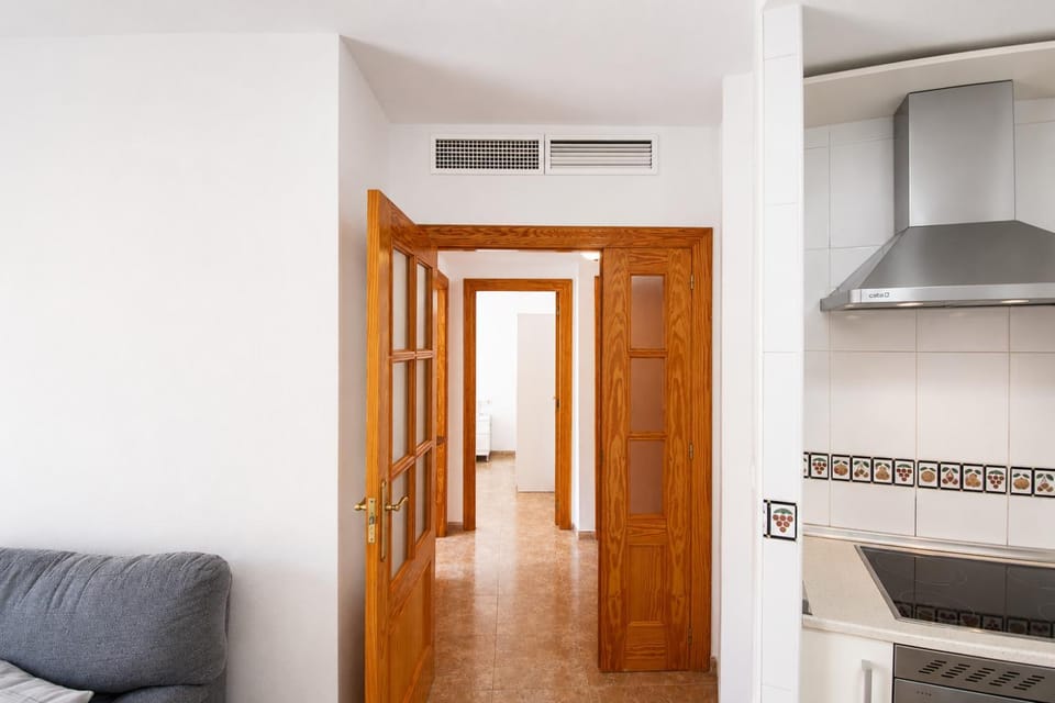 Kitchen or kitchenette, air conditioner