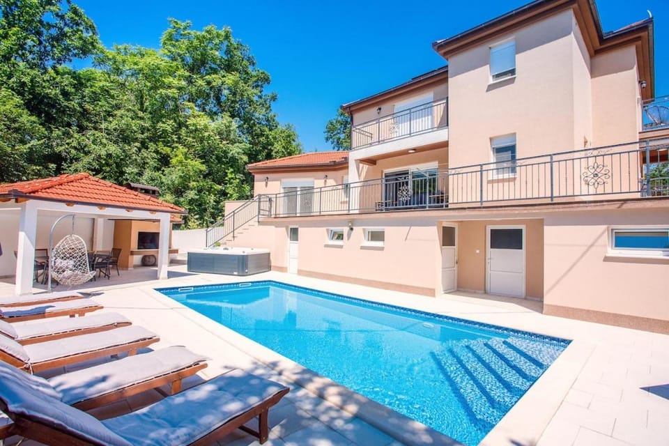 Balcony/Terrace, Swimming pool