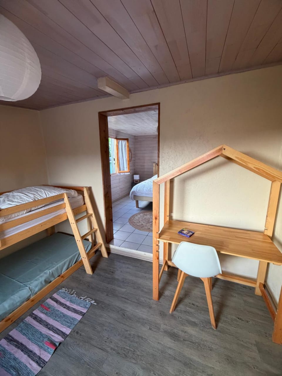Bed, Photo of the whole room, bunk bed