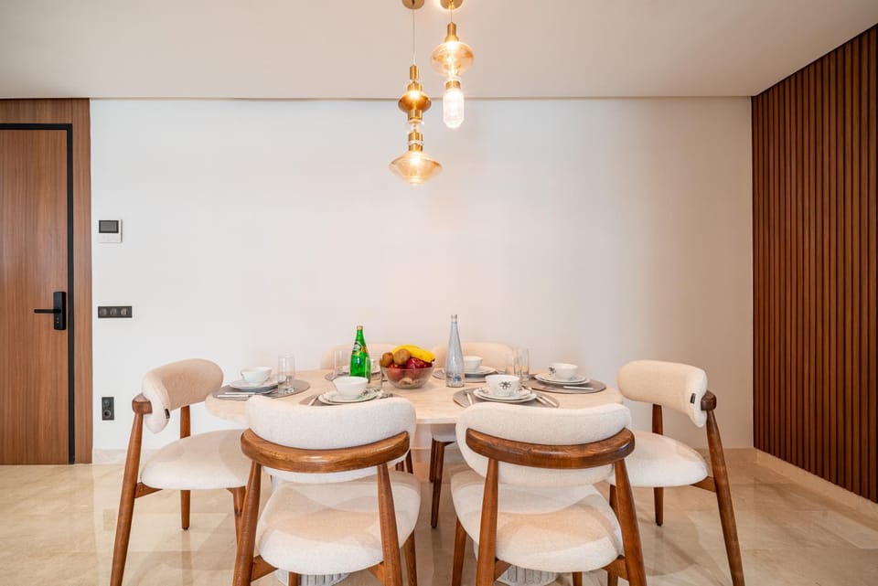 Dining area, Meals