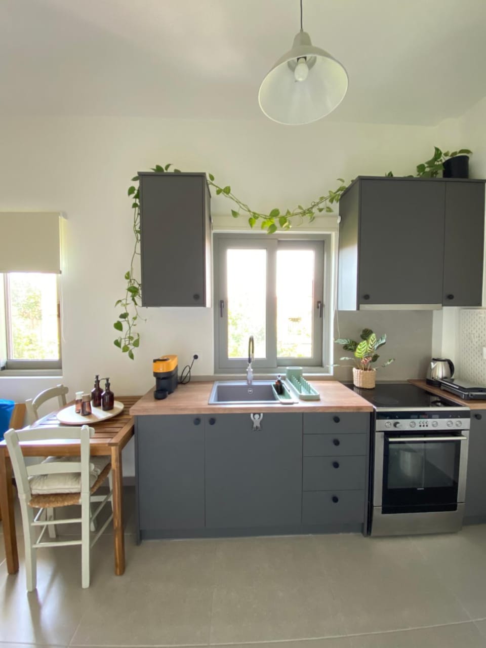 Urban Garden Retreat, Acropolis View Apartment in Athens