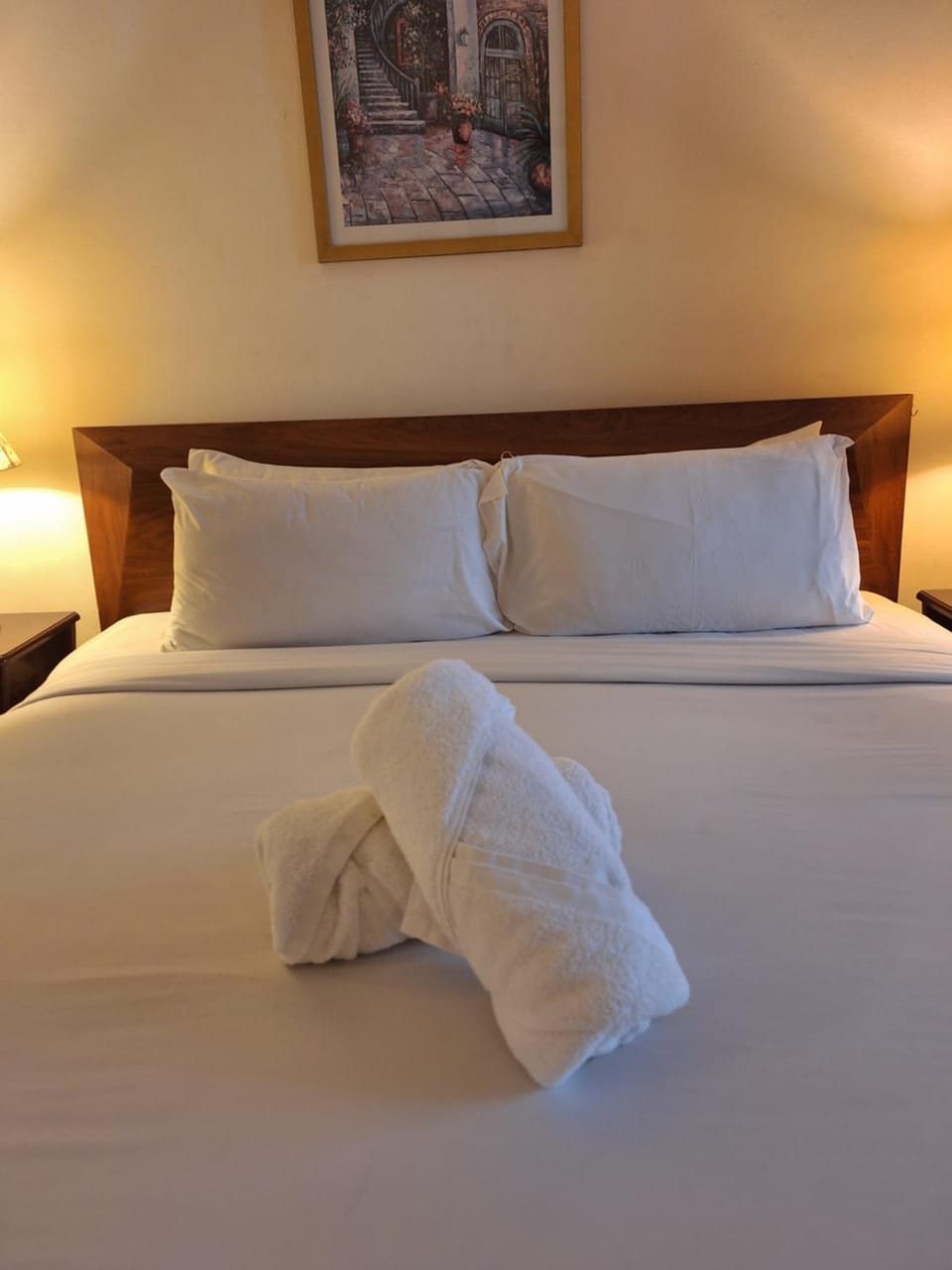 Bed, Photo of the whole room, Bedroom, towels