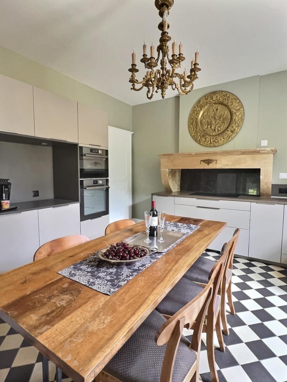 Kitchen or kitchenette, Dining area, stove