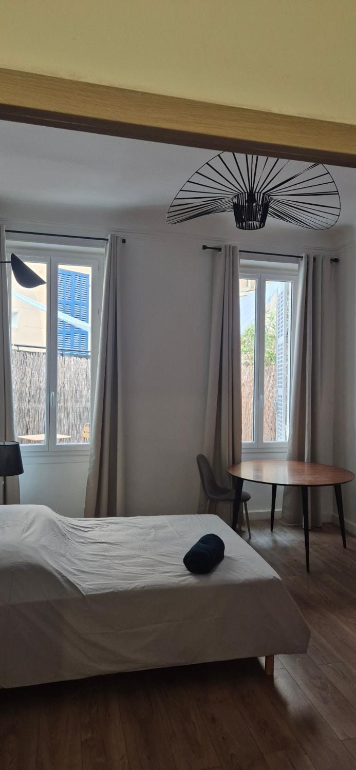Le 11 Terrasse et climatisation au cours Julien Apartment in Marseille