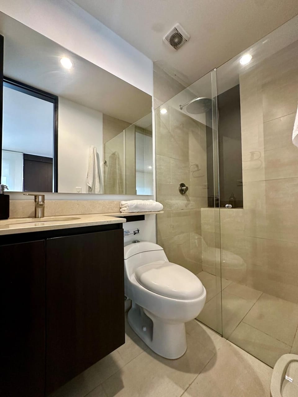 Near Airport King Bed, Gym & Steam Room Apartment in Antioquia