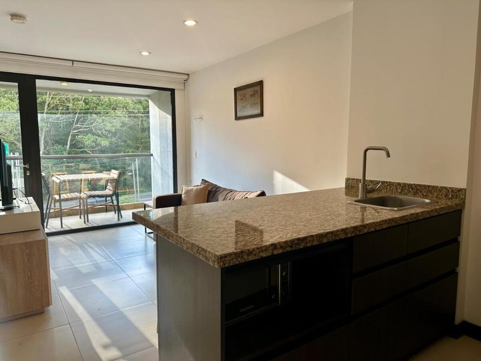 Near Airport King Bed, Gym & Steam Room Apartment in Antioquia