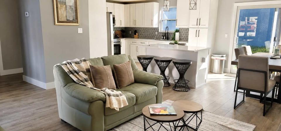 Navigate Stays West Palm Beach 4BR Family Retreat House in West Palm Beach
