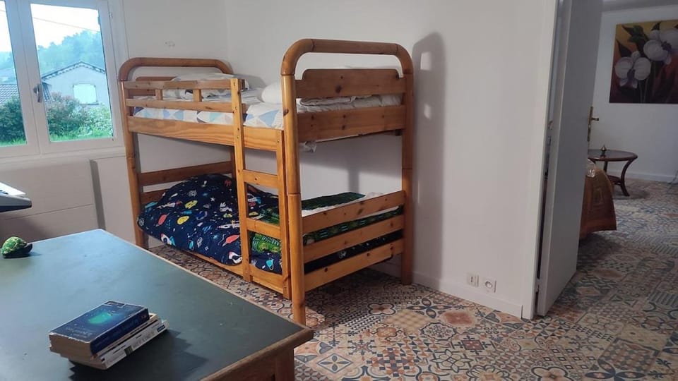 Joli rez de jardin avec piscine Apartment in Auvergne-Rhône-Alpes