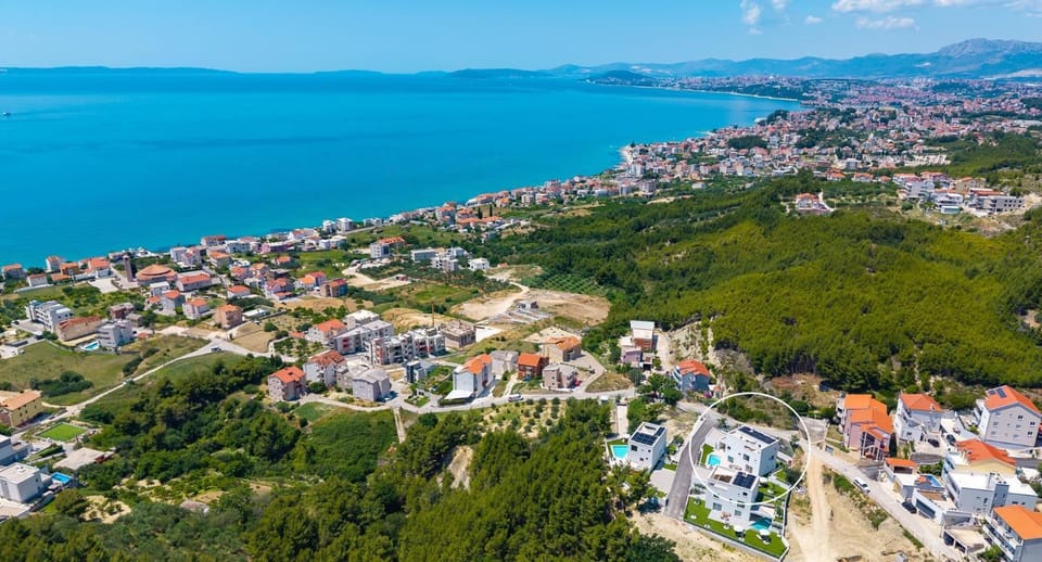 City view, Sea view