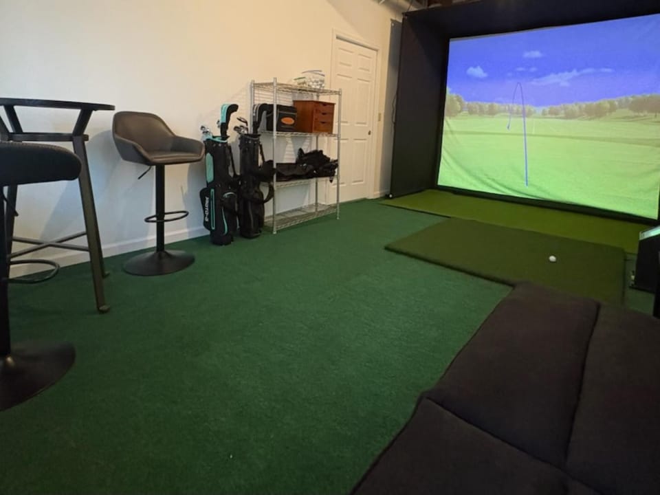Golfcourse, TV and multimedia, Seating area, Area and facilities, Sports, storage