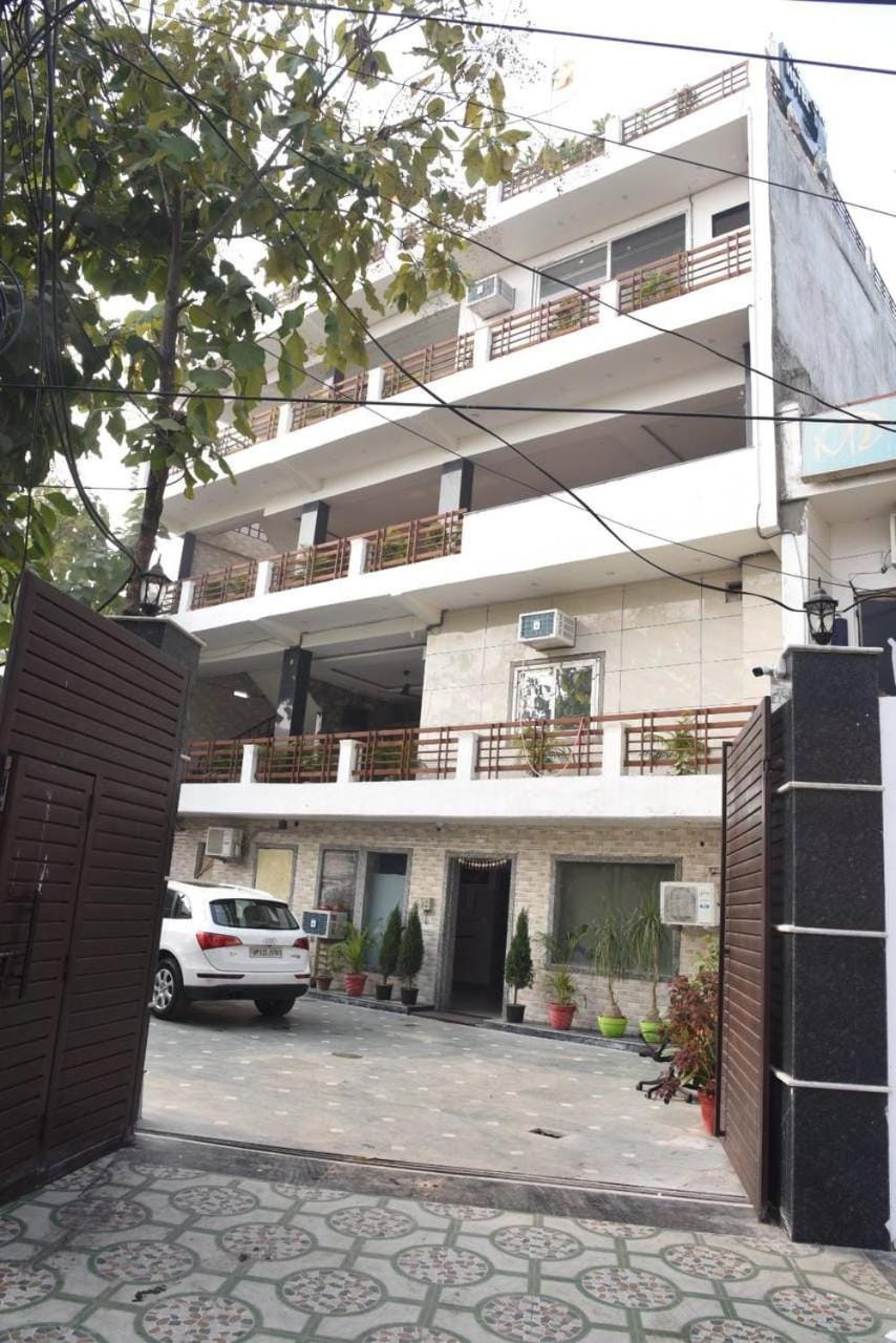 Hotel 7 - Stay INN Luxury Guest House Hotel in Lucknow