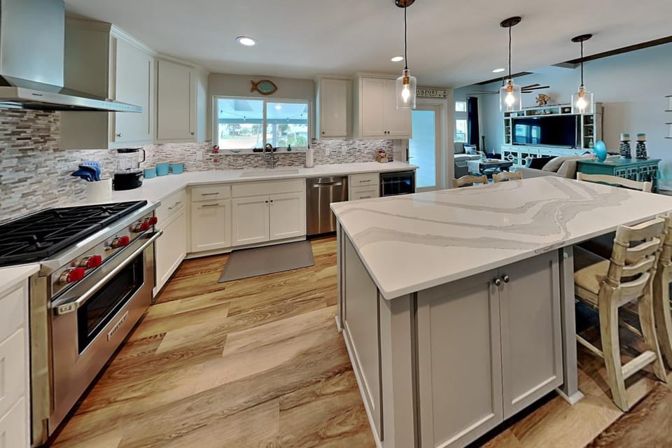 Kitchen or kitchenette, Living room, dishwasher, oven, stove, kitchen