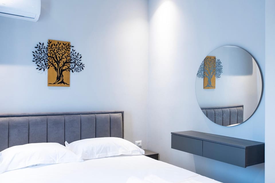 Bed, Photo of the whole room, Decorative detail, Bedroom