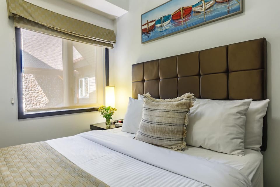 Three Sisters Vista - Hot Tub Pool & Waterslide Apartment in Canmore